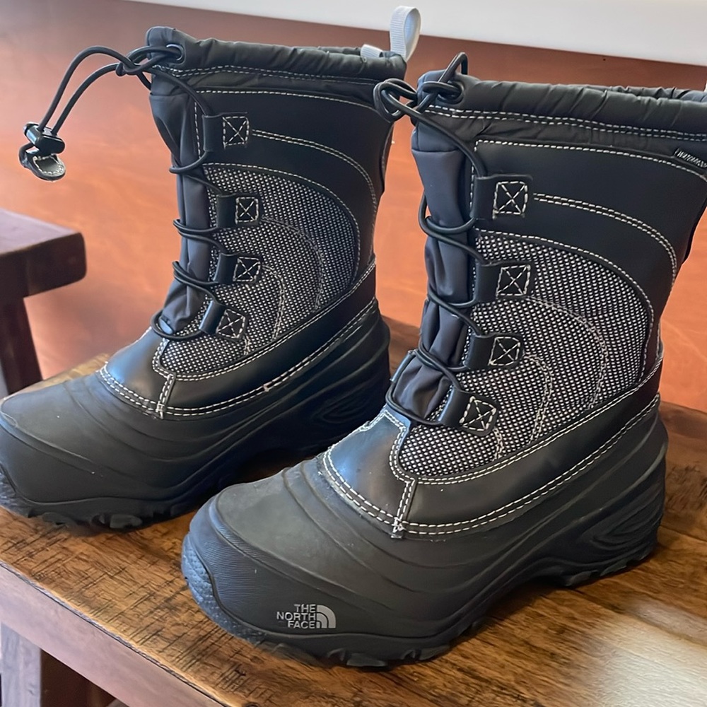 North Face Snow Boots Like New Kids Size 3